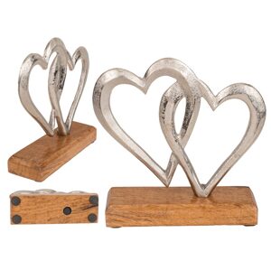 Kovové dvojité srdce stříbrné barvy na dřevěném podstavci