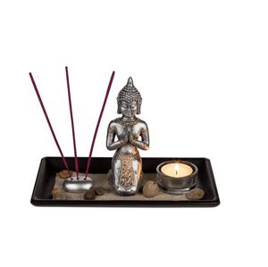 Černý dřevěný tác s vonnými tyčinkami a Buddhou